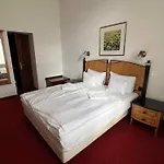 Madi Kuria Es Rendezvenykoezpont 3* Mád