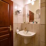호텔 Madi Kuria Es Rendezvenykoezpont