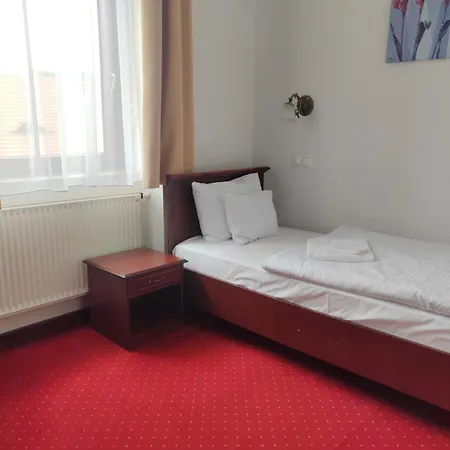 Hotel Madi Kuria Es Rendezvenykoezpont 3*