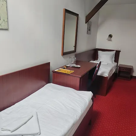 Hotel Madi Kuria Es Rendezvenykoezpont Mad