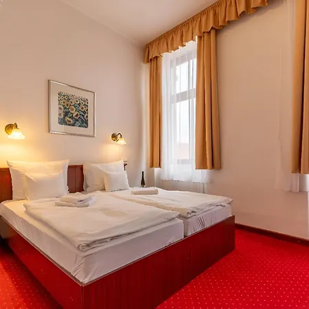 Hotel Madi Kuria Es Rendezvenykoezpont 3*