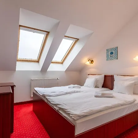 Hotel Madi Kuria Es Rendezvenykoezpont