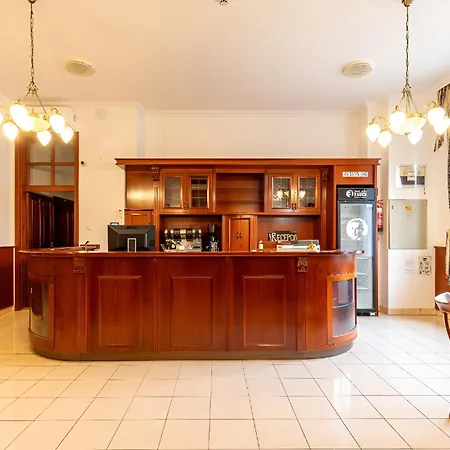 Otel Madi Kuria Es Rendezvenykoezpont