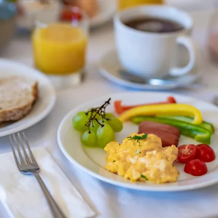 Madi Kuria Es Rendezvenykoezpont