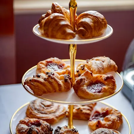 Madi Kuria Es Rendezvenykoezpont Hotel