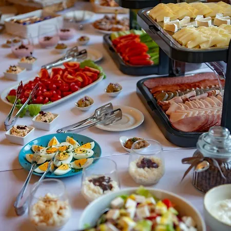 Madi Kuria Es Rendezvenykoezpont Hotel Mád