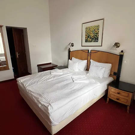 Madi Kuria Es Rendezvenykoezpont 3* Mád