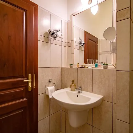 Otel Madi Kuria Es Rendezvenykoezpont