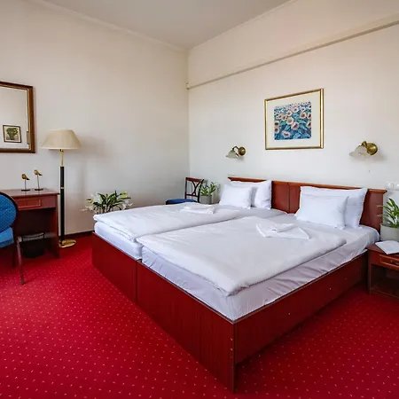 Madi Kuria Es Rendezvenykoezpont Hotel