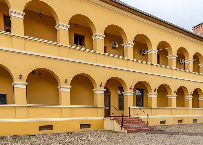 Madi Kuria Es Rendezvenykoezpont Hotel