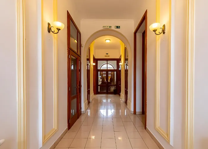 Madi Kuria Es Rendezvenykoezpont Hotel Mád