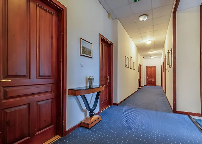 Hotel Madi Kuria Es Rendezvenykoezpont 3*