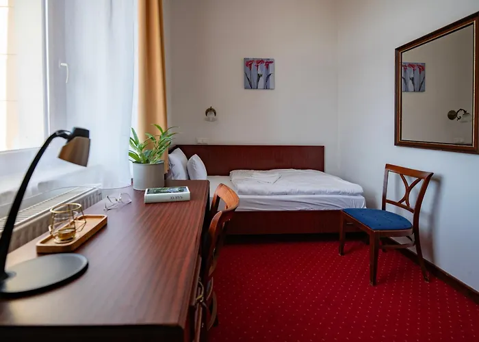 Madi Kuria Es Rendezvenykoezpont Hotel