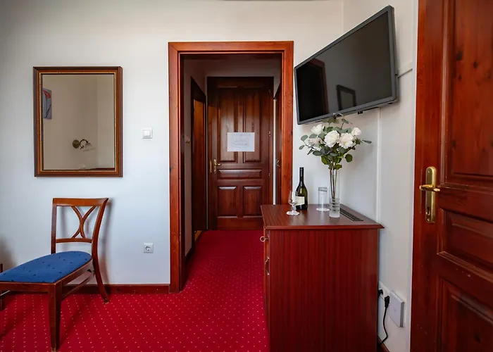 Hotel Madi Kuria Es Rendezvenykoezpont 3*