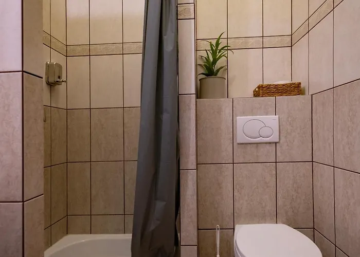 Madi Kuria Es Rendezvenykoezpont Hotel