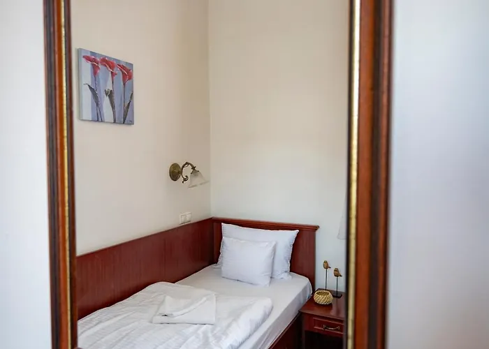 Madi Kuria Es Rendezvenykoezpont Hotel