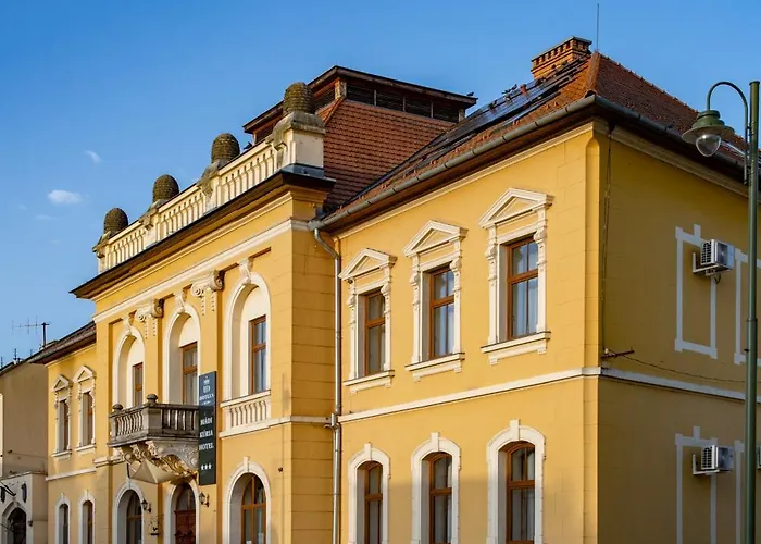 Madi Kuria Es Rendezvenykoezpont Hotel Mád