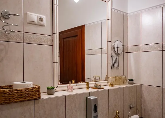 Hotel Madi Kuria Es Rendezvenykoezpont 3*