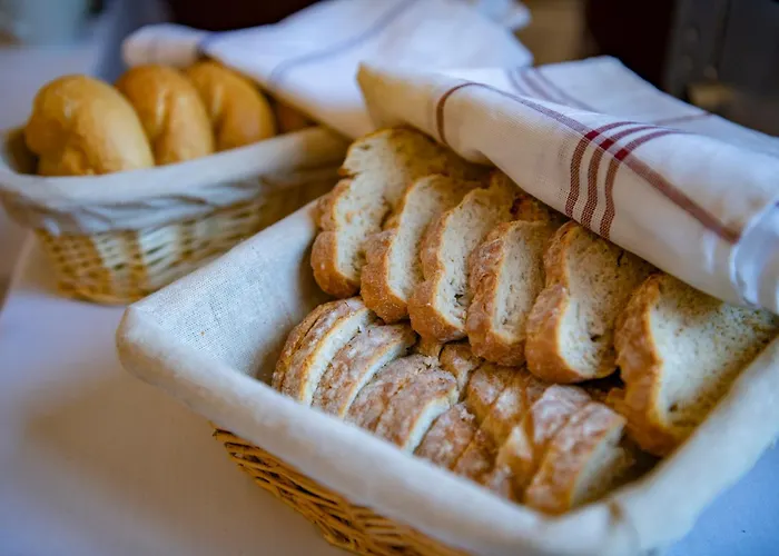 Madi Kuria Es Rendezvenykoezpont Hotel Mád