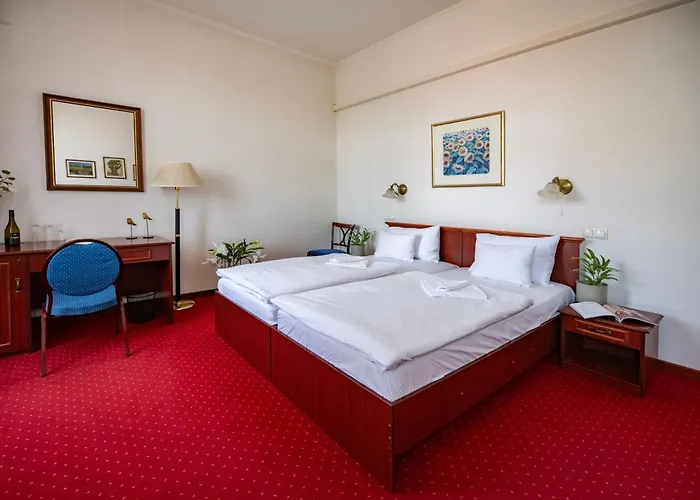 Madi Kuria Es Rendezvenykoezpont Hotel