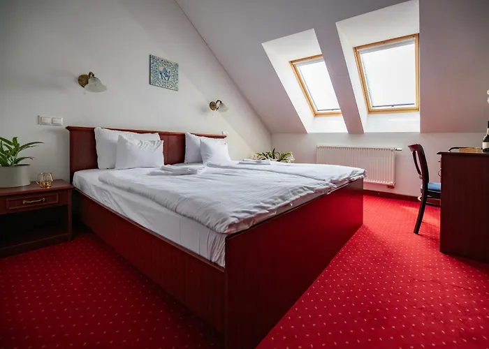Madi Kuria Es Rendezvenykoezpont Hotel 3*